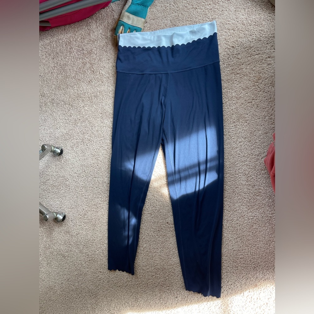 High waisted blue scalloped leggings